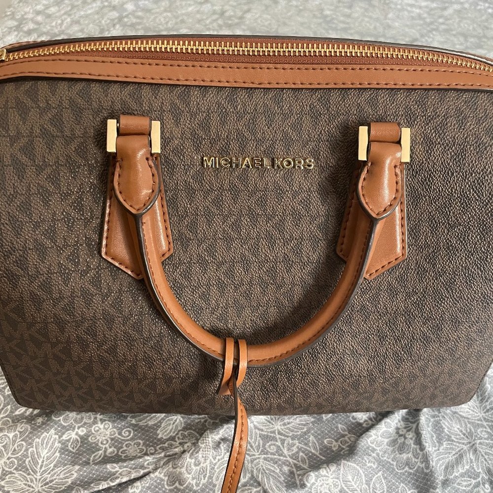 MK PURSE AND MATCHING WALLET